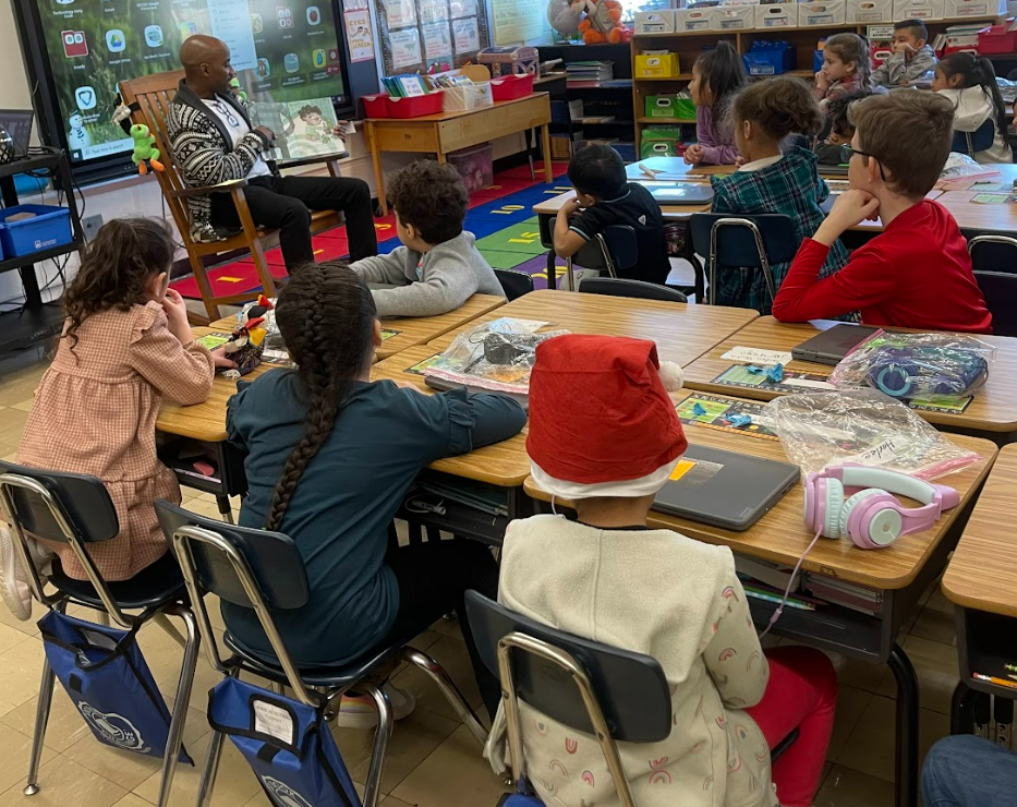 temple-hill-academy-welcomes-guest-holiday-readers-news-necsd